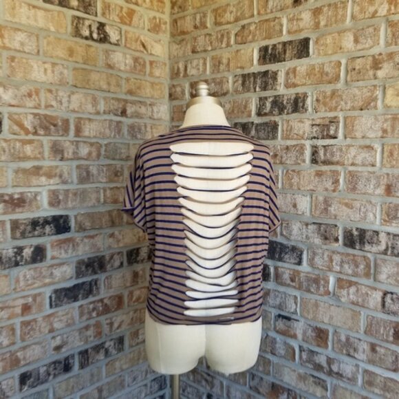 Sans Souci striped ripped round neck top (M) - Picture 1 of 4